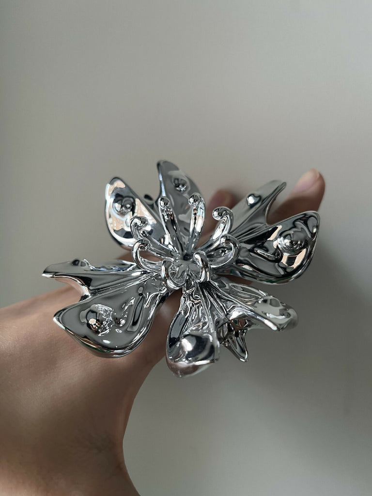 'Blooming on the exoskeleton of spirt' Ring (Silver)