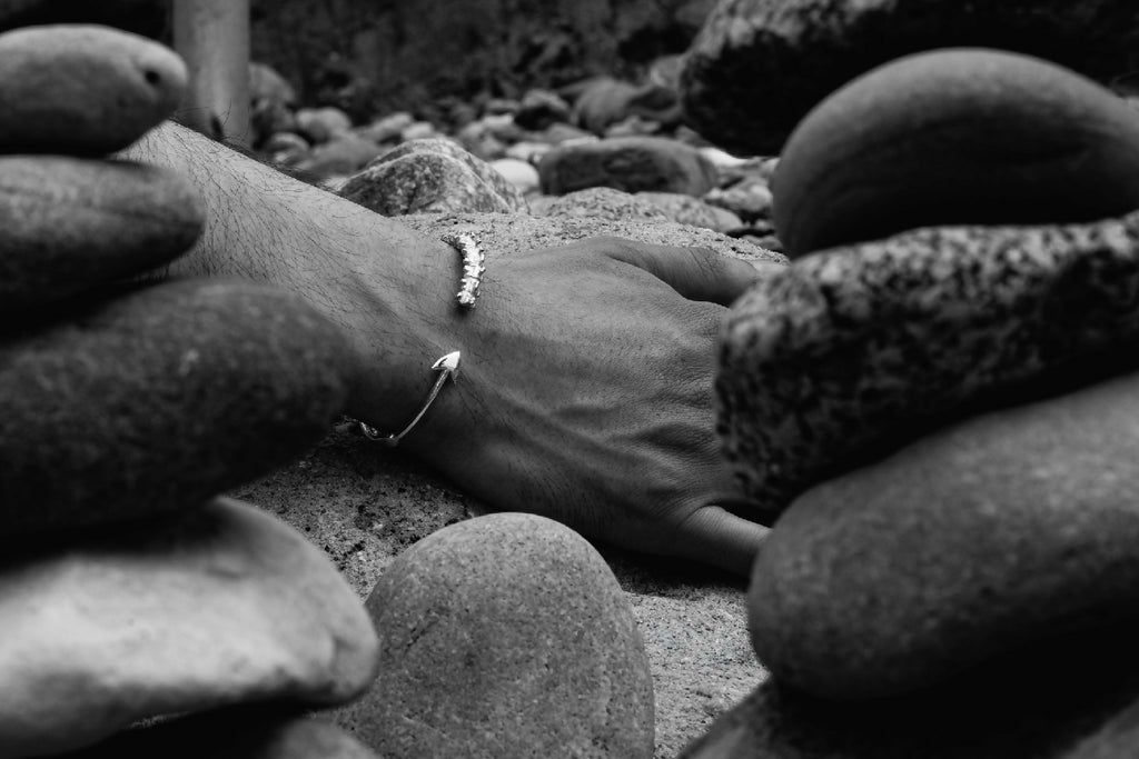 Vertebralis Harpoon Bangle