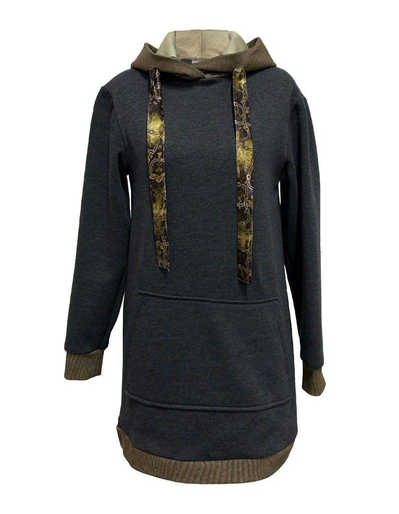 Long hooded sweater with silk string