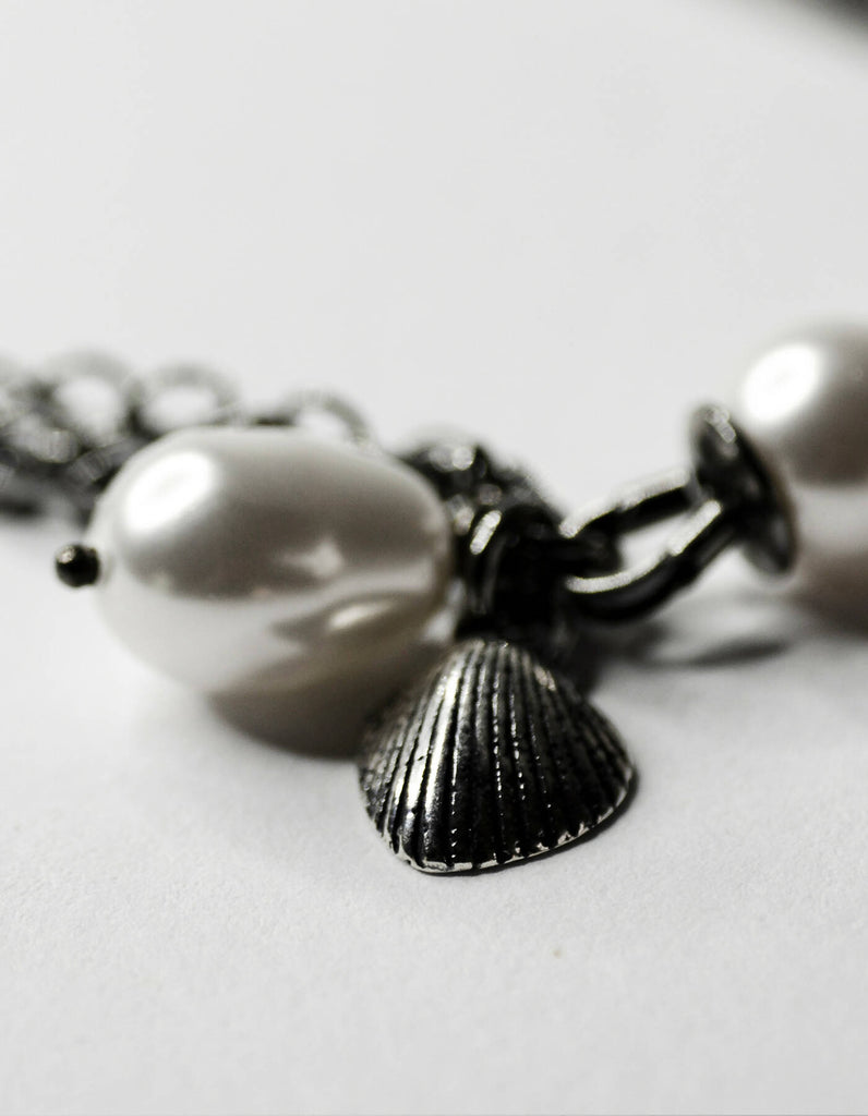 PEARLS & CHAINS NECKLACE