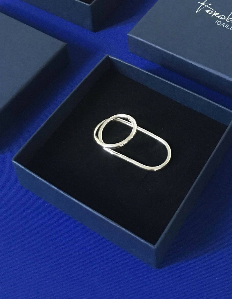 Roundabout Double-Finger Ring