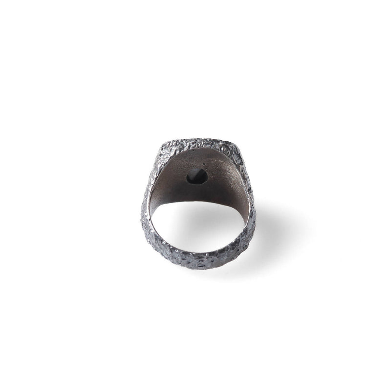 RING WITH RAW TEXTURE AND BLACK ONYX