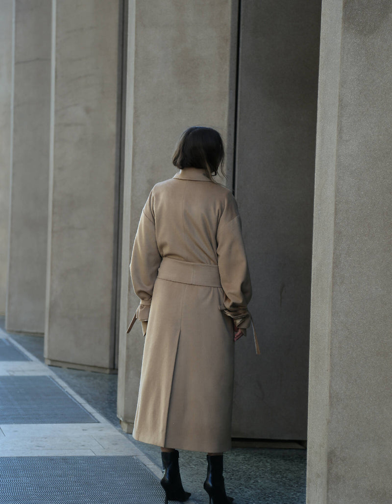 Marlowe Long Cashmere Coat In Beige