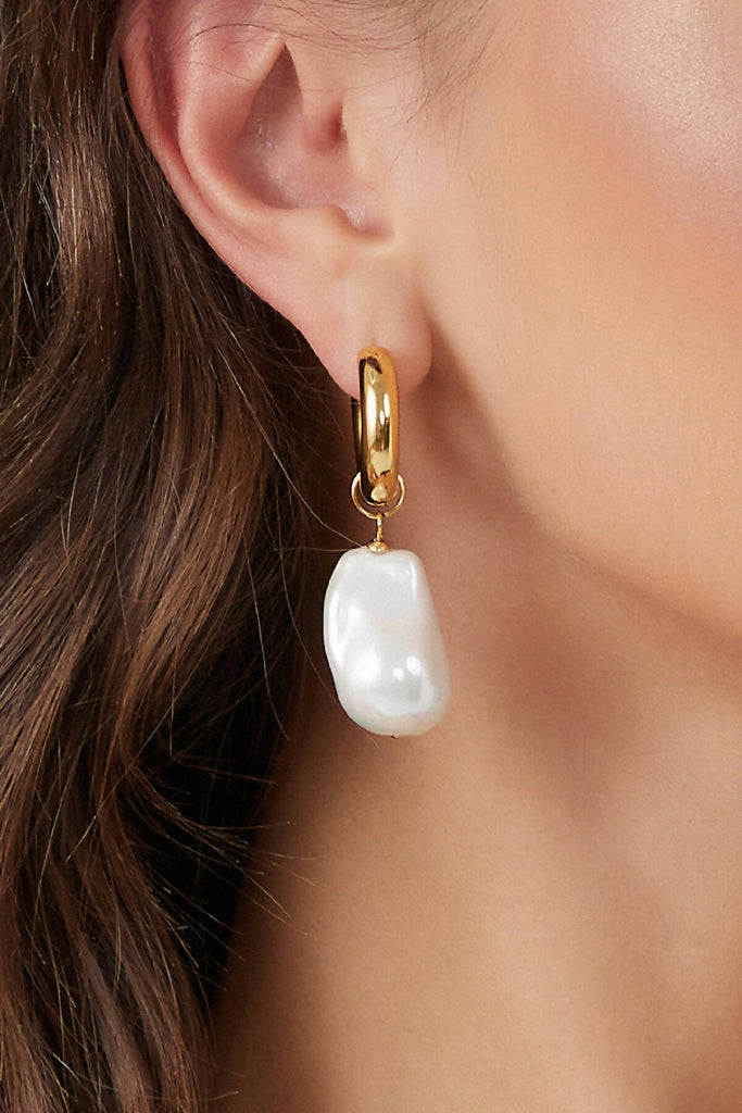 Unique Asymmetrical Gold Rope Chain Baroque Pearl Drop Earrings