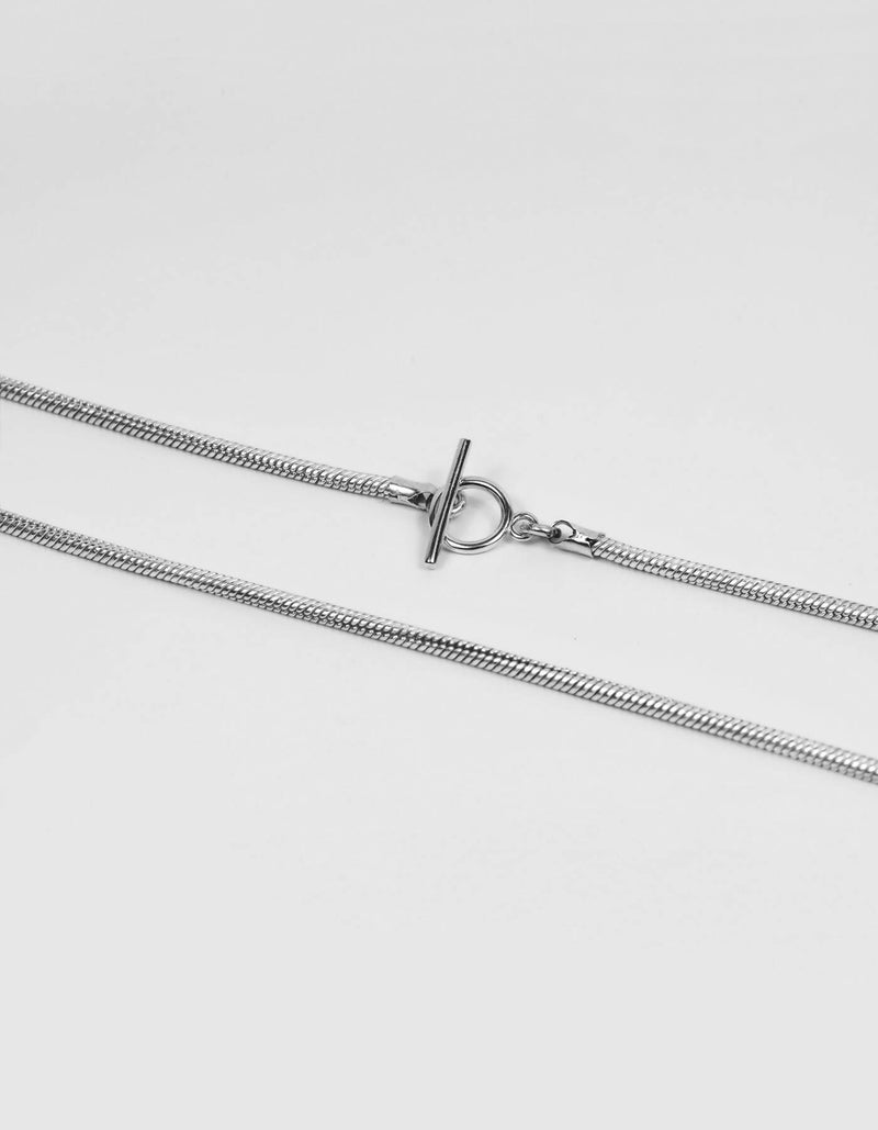 Thick line necklace