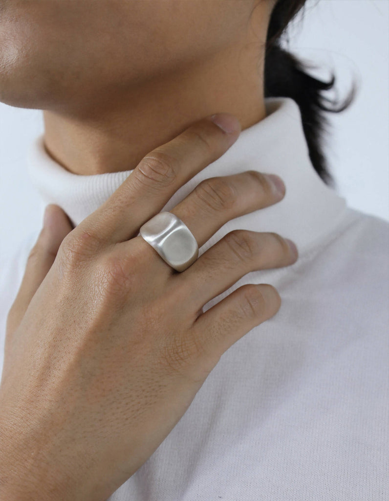 Men's pinch ring