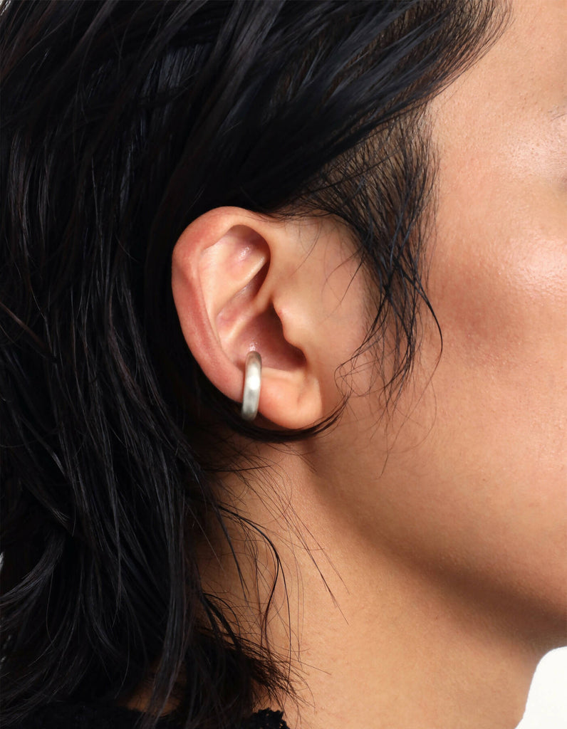 Line earcuff