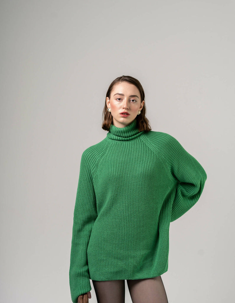 ﻿Oversized sweater in green color with a collar