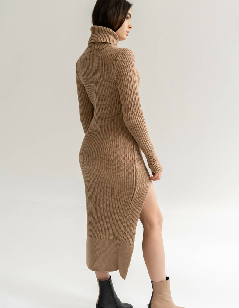 Knitted Dress with a Slit Hople