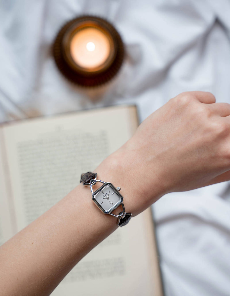 Vintage Design Silver-Tone Watch With Brown Leather Strap