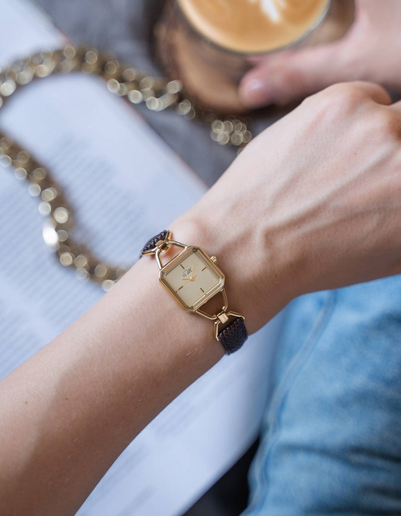 Vintage Design Gold-Tone Watch With Brown Leather Strap